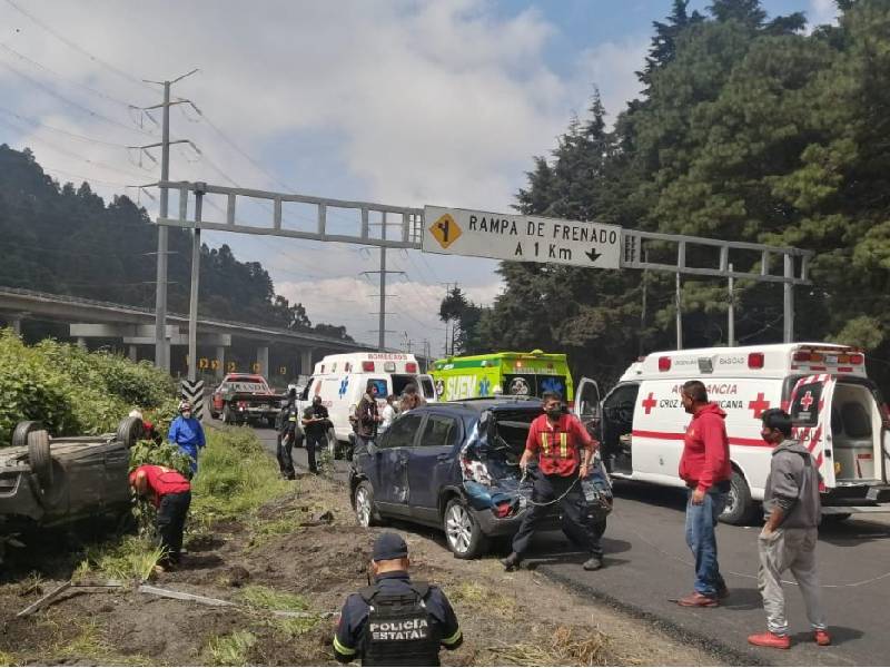 VIDEO. Impacta tráiler autos en la México-Toluca