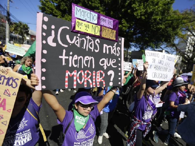 El Salvador: Bukele cierra la puerta a aborto y matrimonio igualitario