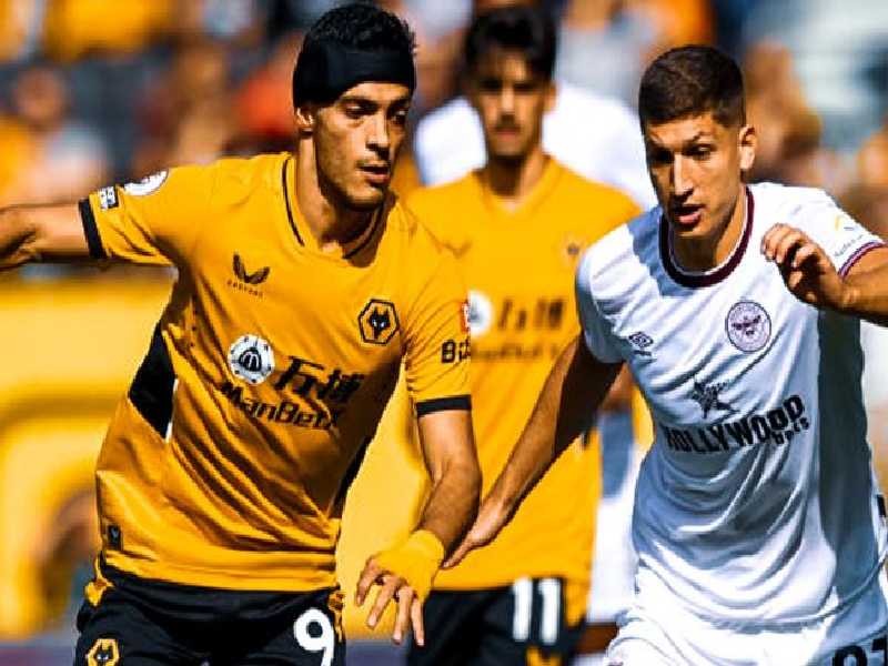 Suma Raúl Jiménez su quinto partido sin gol ante el Brentford