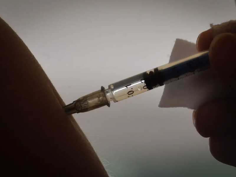 "13 historias de vacunación", libro hecho por especialistas de Pfizer