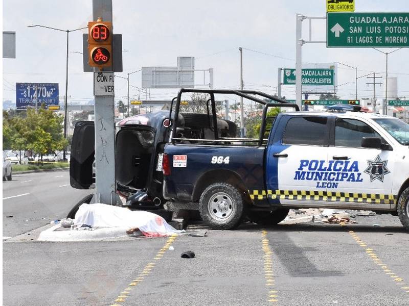 Policías y detenidos