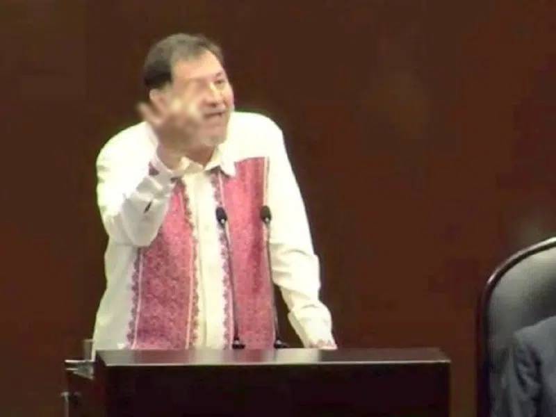 Noroña le ÔÇÿpinta dedoÔÇÖ