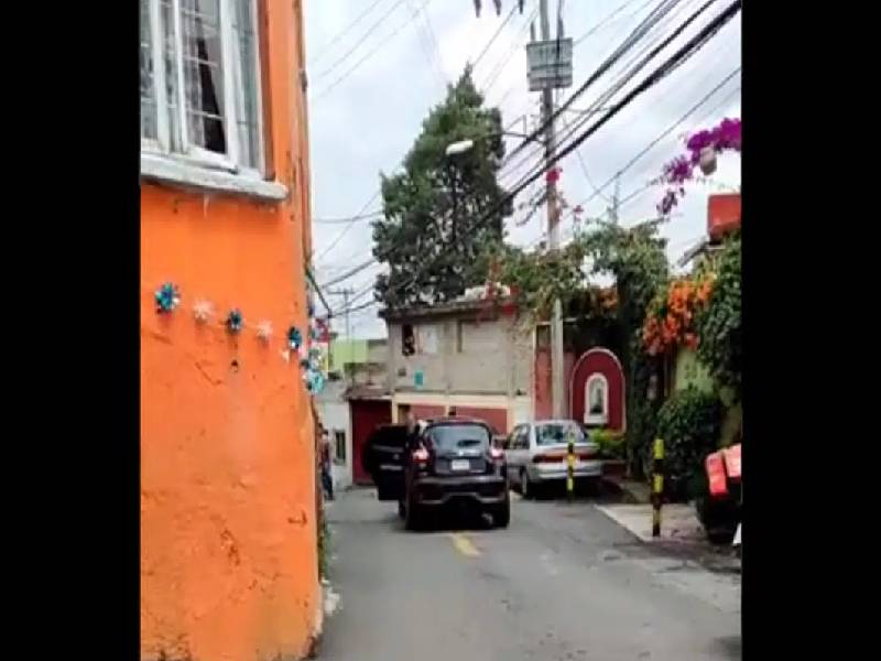 ¡Imágenes fuertes! Atropella a su "Compa" tras realizar pelea campal en Xochimilco