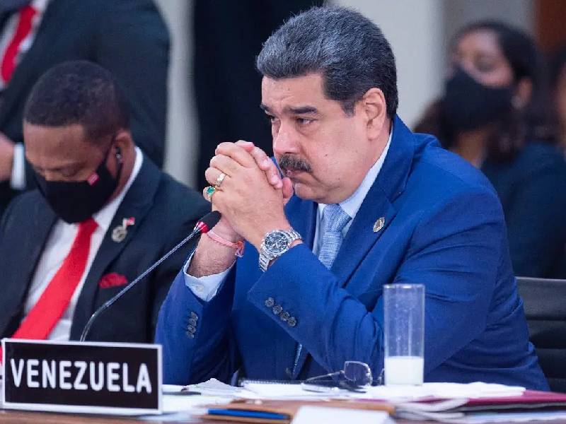 ÔÇ£Tenemos piedras que tirar contra algunos de ustedesÔÇØ: Nicolás Maduro
