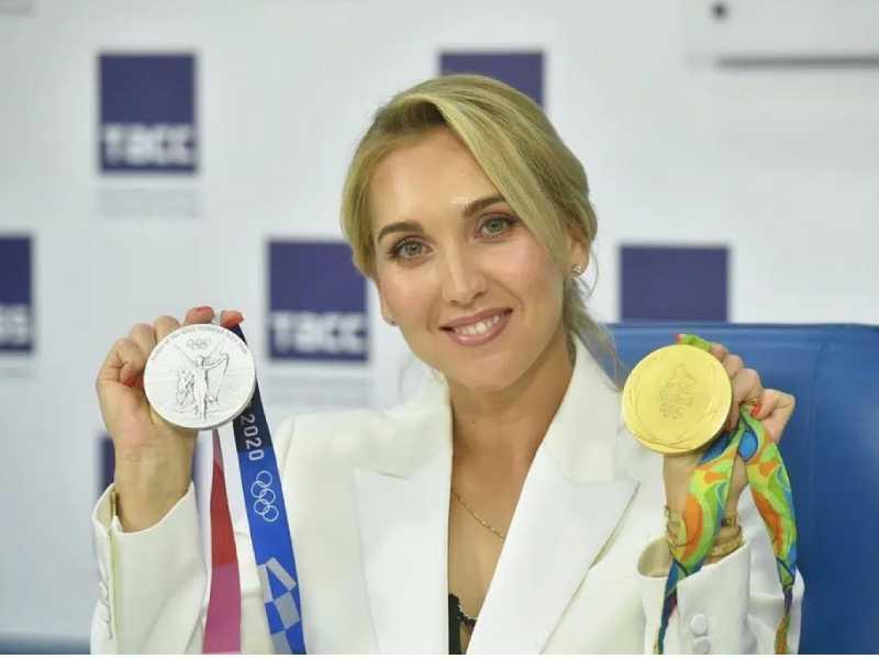 Roban medallas olímpicas a tenista rusa Elena Vesnina