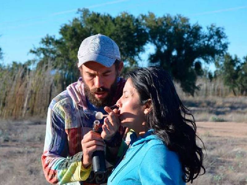 Exhiben consumo de alucinógeno de sapo en Tulum