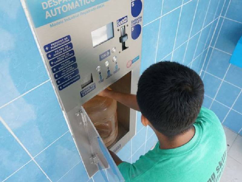 Operan con anomalías dispensadoras de agua en Cancún