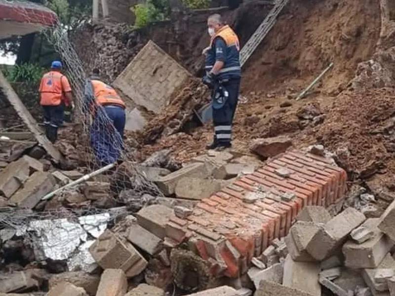 FOTOS: CONTINÚA BÚSQUEDA DE PERRITO ATRAPADO EN ESCOMBROS