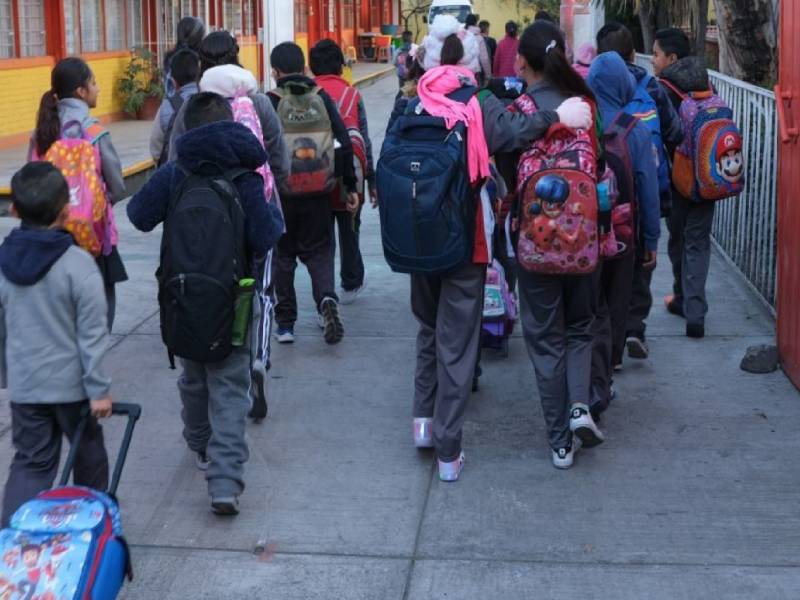 Reportan 7 mil casos de Covid en estudiantes menores de edad