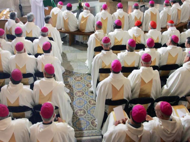 Abruman a Francia abusos de la Iglesia