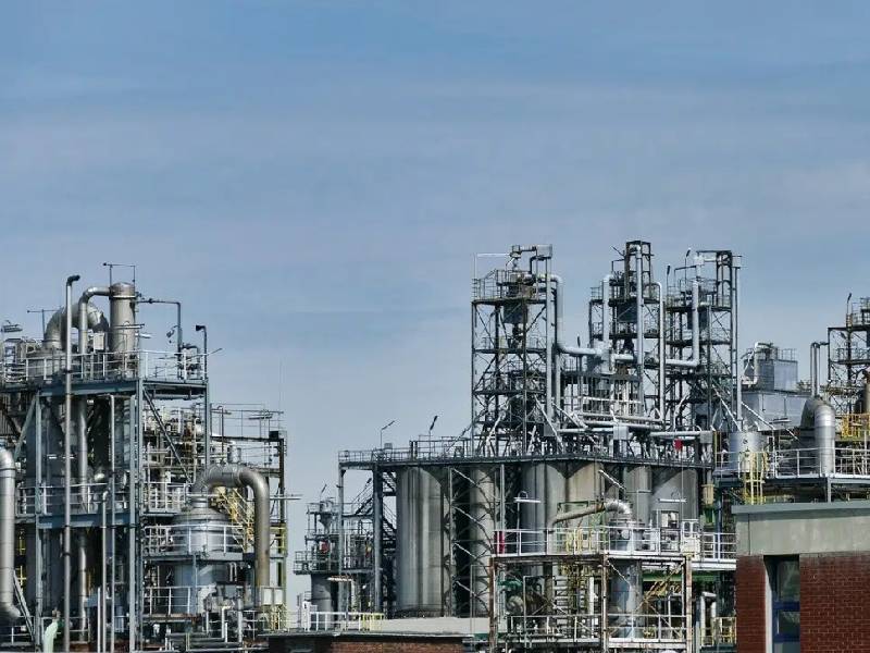 BlackRock prevé barril de petróleo en 100 dólares
