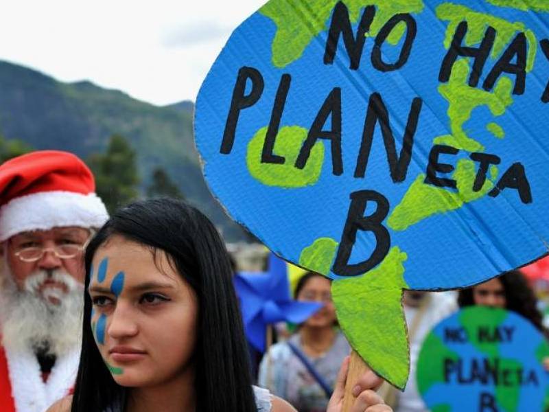 Cientos de defensores del clima se reúnen en Glasgow la víspera de la COP26