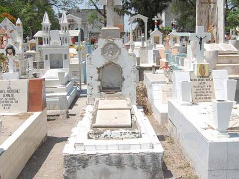 Este año habrá actividades en panteón de Playa por día de muertos