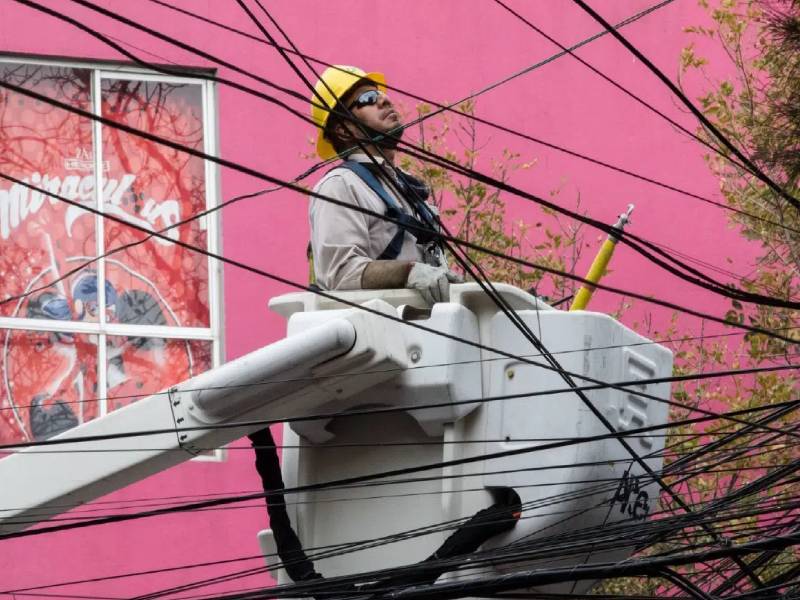 AMLO: sin reforma eléctrica empresas podrían apoderarse del mercado