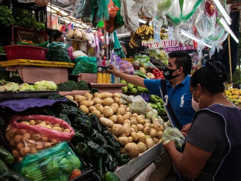 Consumo familiar seguirá limitado por la alta inflación