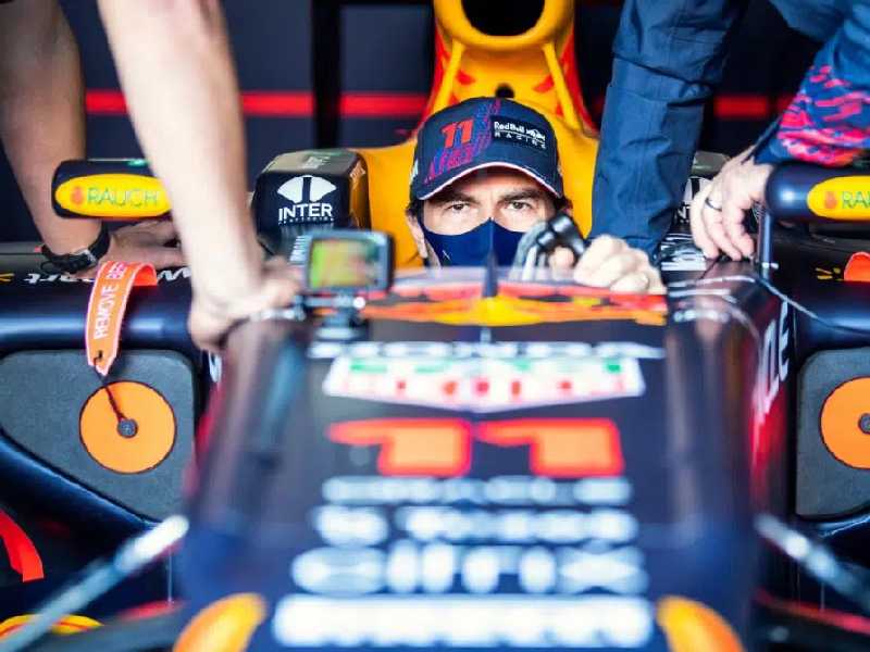 Checo Pérez listo para su minigira con su monoplaza en la CDMX