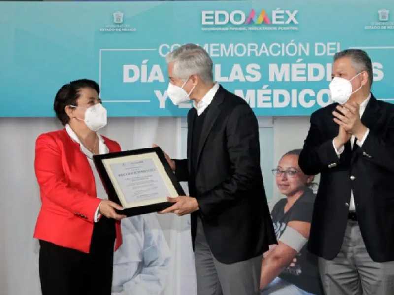 Reconocen a médicos caídos en la pandemia