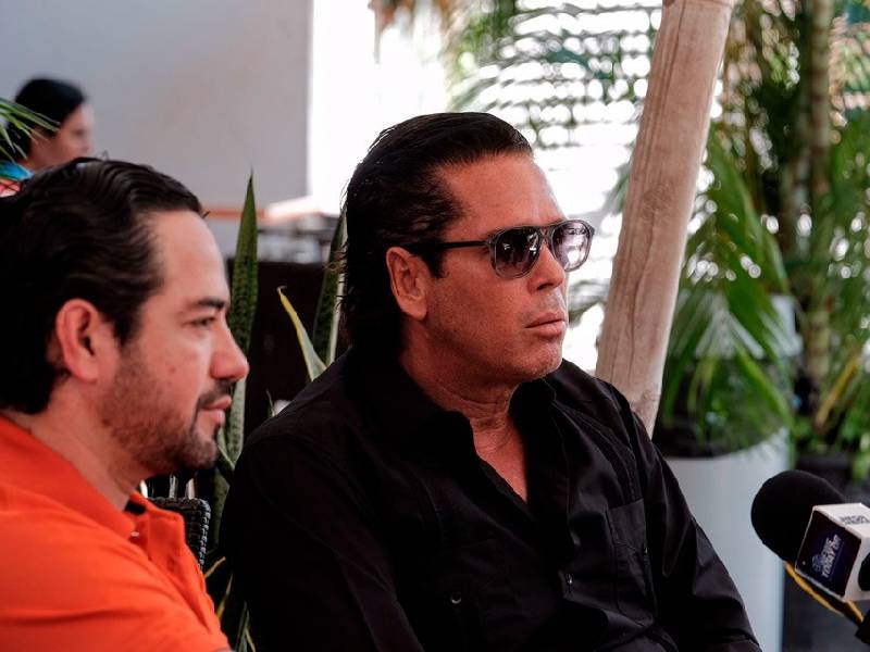 Roberto Palazuelos se hace el ÔÇ£aparecidoÔÇØ en Cancún