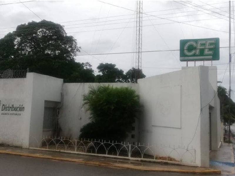 Lázaro Cárdenas adeuda