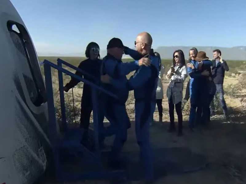 ÔÇÿFue una experiencia conmovedoraÔÇÖ: William Shatner tras viajar en un cohete