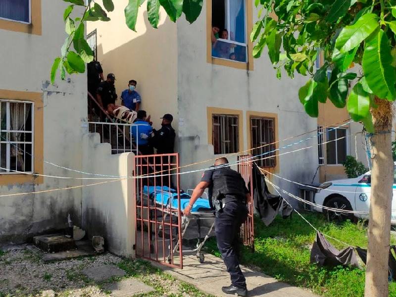 Acuchilla a su compañero