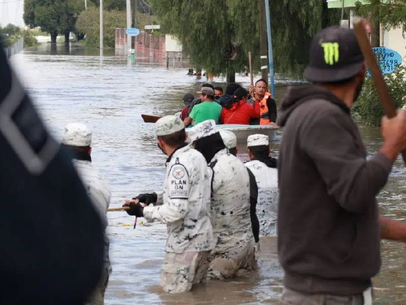 Desalojan a más de 2 mil personas por inundaciones en San Juan del Río