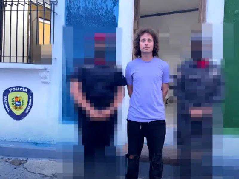 Luisito Comunica altera a policía