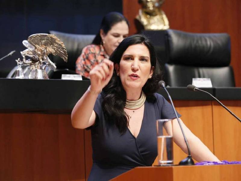 Kenia López retó al presidente