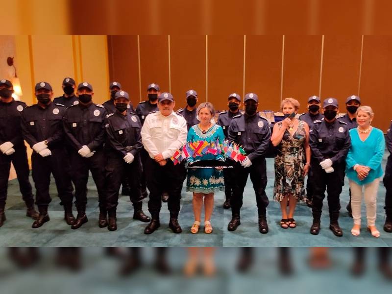 Forman a cadetes de Cancún
