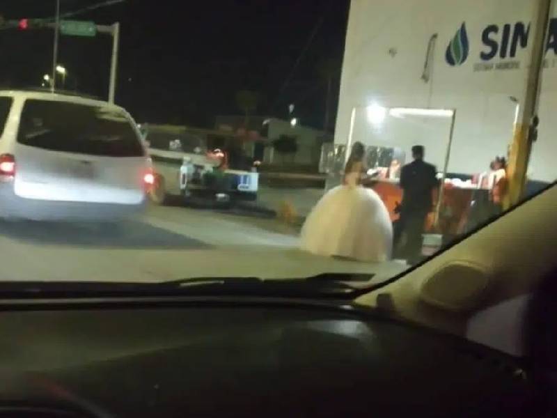 Captan a recién casados celebrar con taquitos de tripa en Torreón