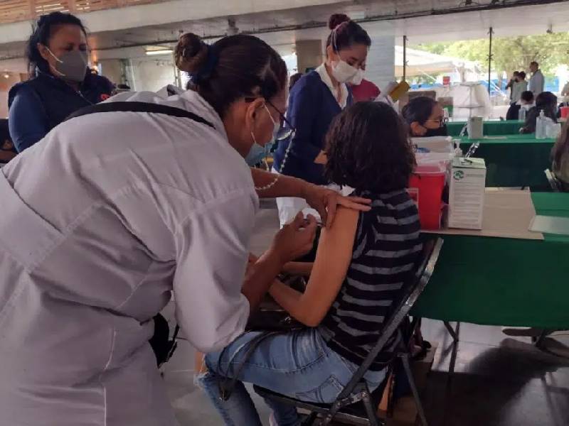 Fotos. Arranca vacunación contra Covid-19 en menores con comorbilidades