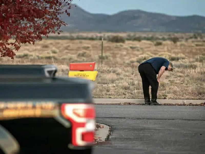 Asistente que entregó arma a Baldwin fue despedido de otra producción por quejas