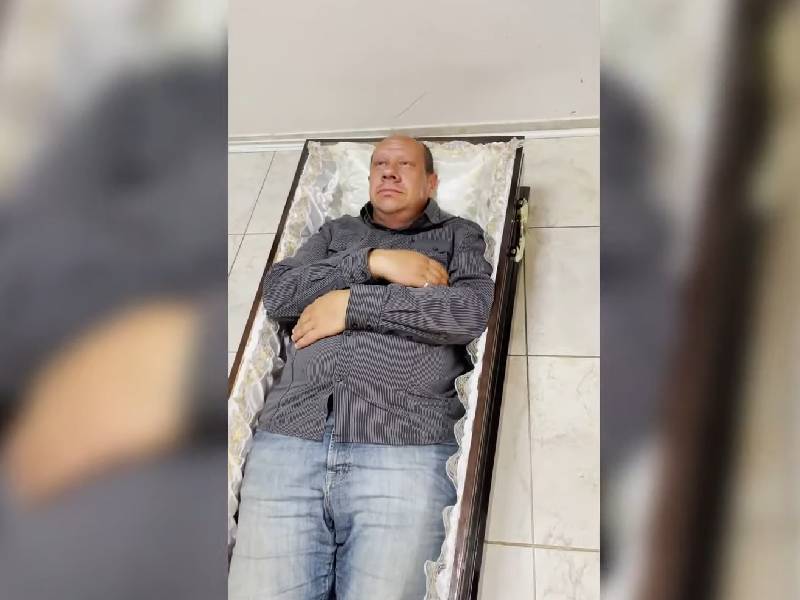 Video. ¿Necesitas olvidar tus problemas? Inventan terapia con ataúdes