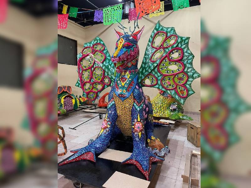 Desfile de alebrijes gigantes deslumbra Mérida por primera ocasión
