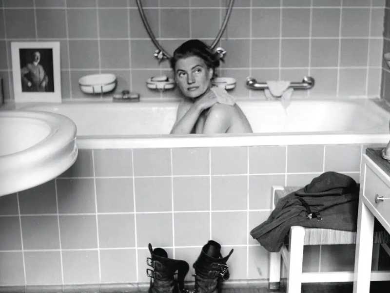 Lee Miller, la modelo y fotógrafa que posó en la bañera de Hitler