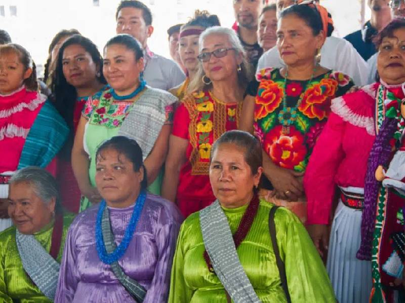 Adiós ¡Día de la Raza!, hola ! Día de la Nación Pluricultural!