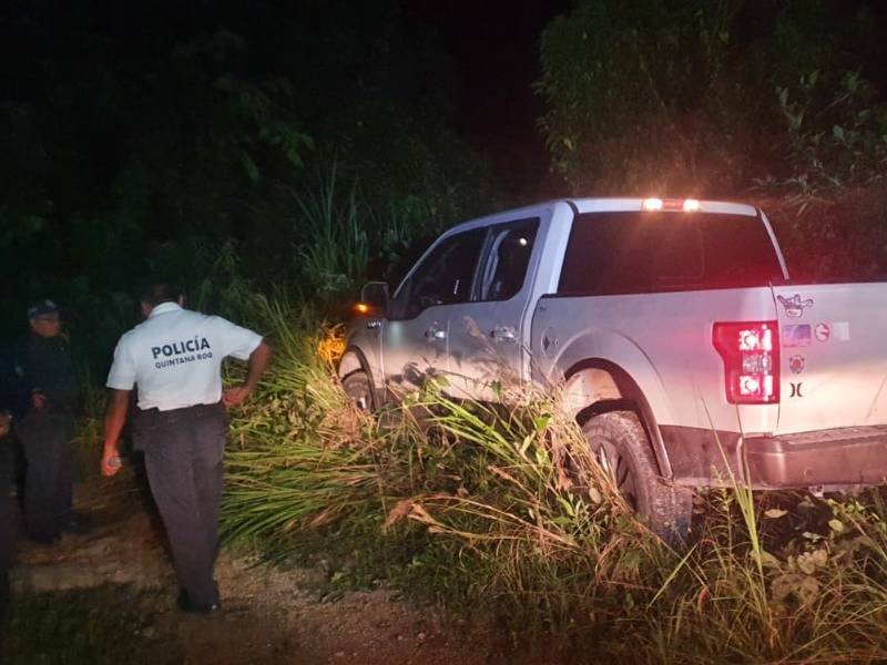camioneta robada dentro de una brecha