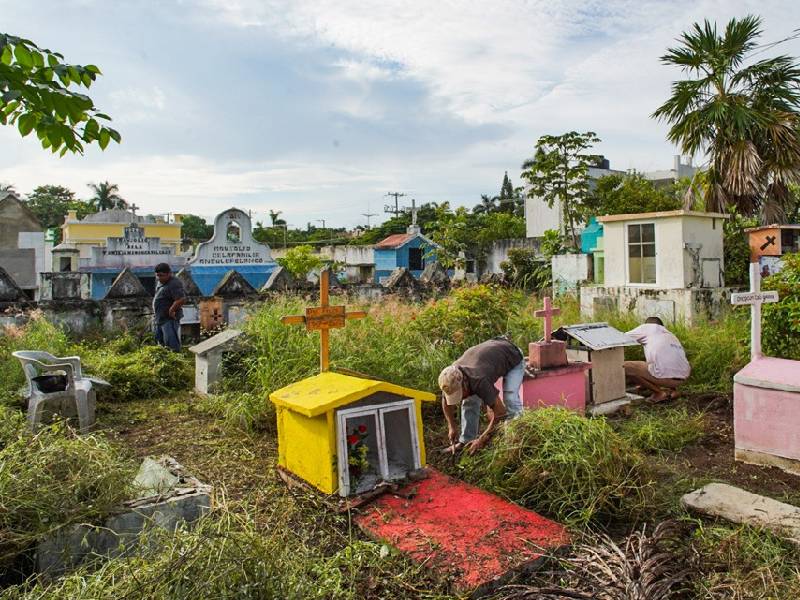 panteones para el "Día de Muertos"