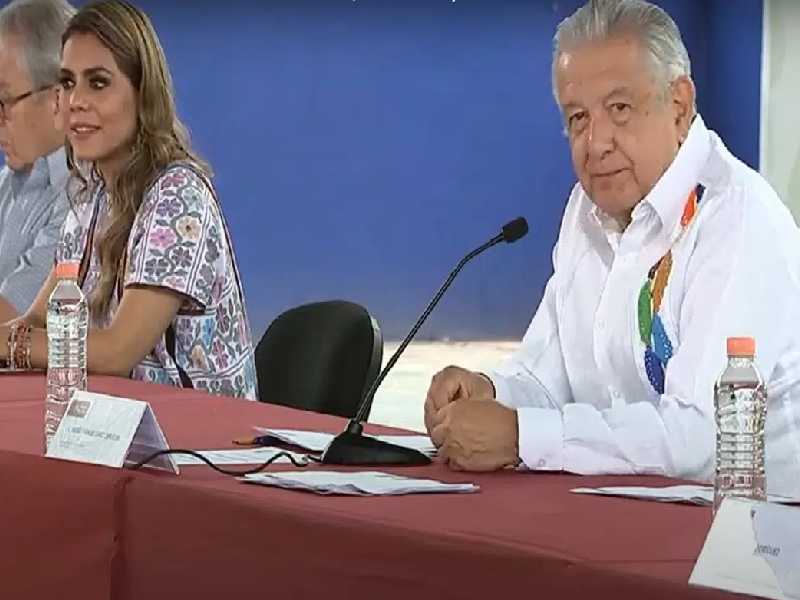 Fondos para caminos de ¡concreto! en la Montaña de Guerrero serán directos: AMLO