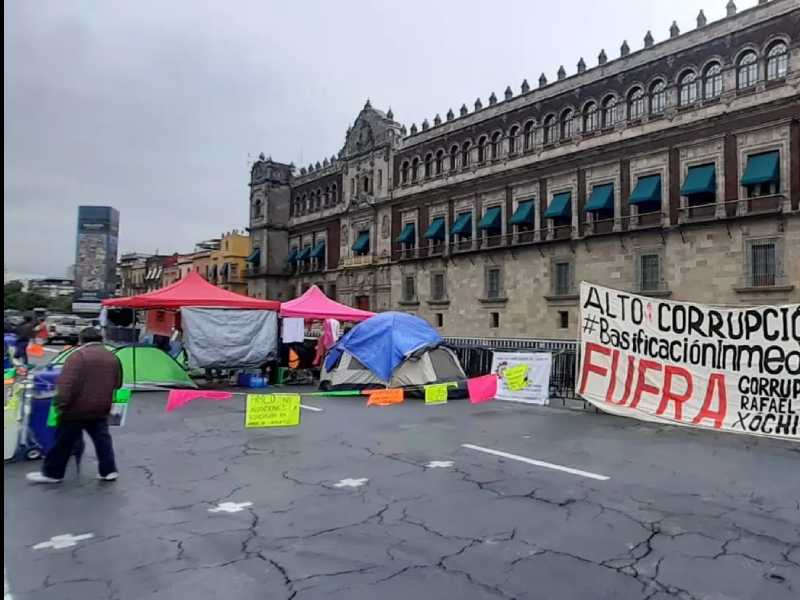 Vuelven plantones al circuito del Zócalo