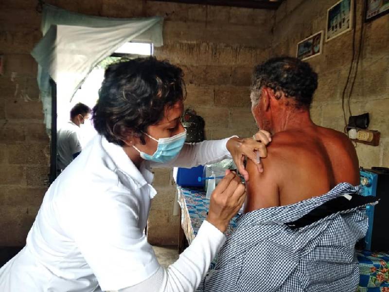 Continúa vacunación