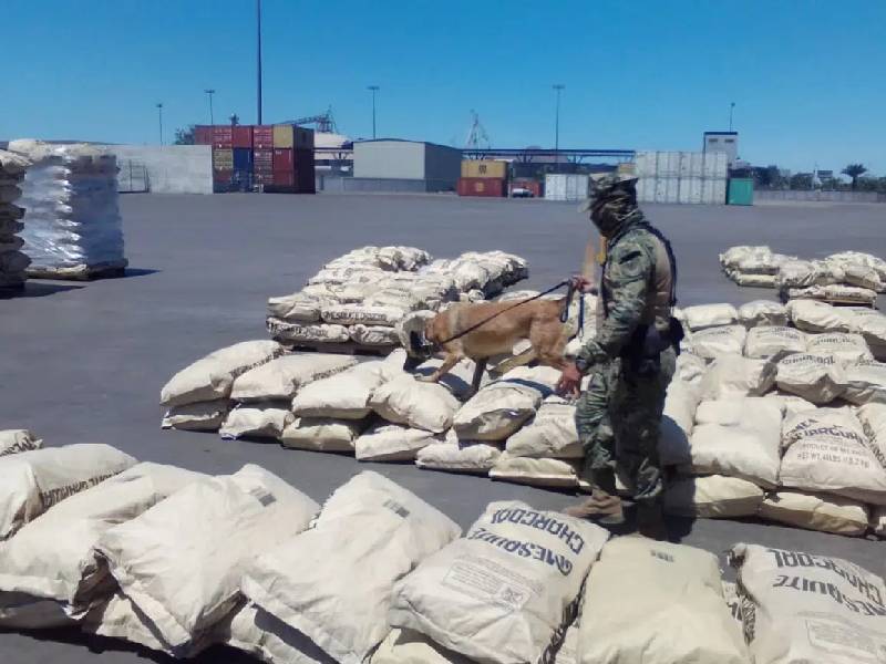 México y EU deben combatir tráfico y consumo de drogas