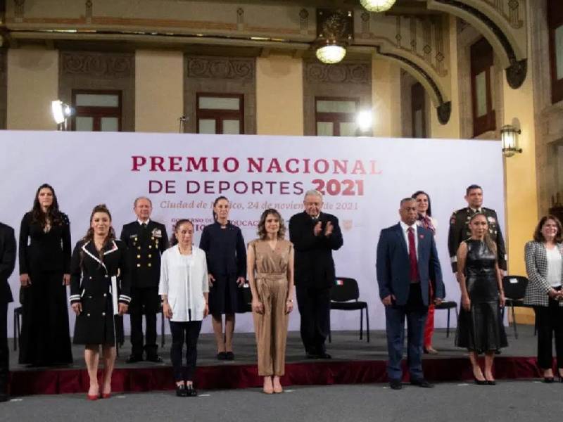 AMLO galardona a los mejores atletas de 2021 con Premio Nacional de Deportes