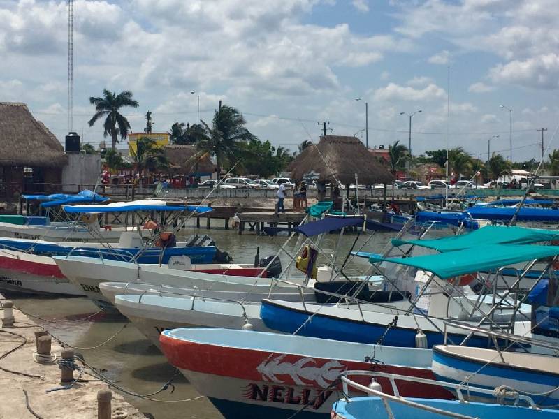 Denuncian lancheros competencia desleal