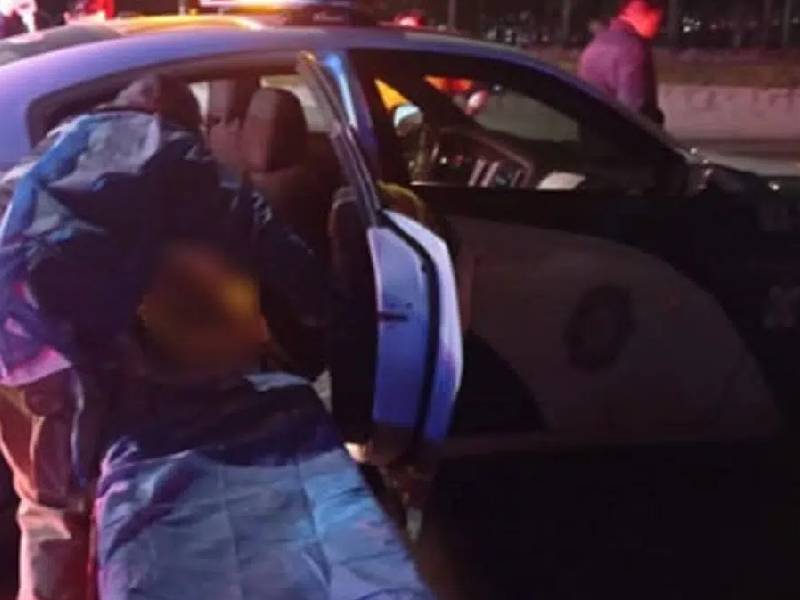 Mujer no llega al hospital y su bebé nace dentro de una patrulla de CDMX