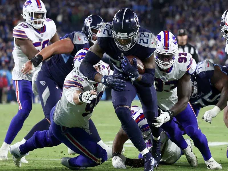 Derrick Henry, líder corredor de la NFL, será operado tras lesión en el pie