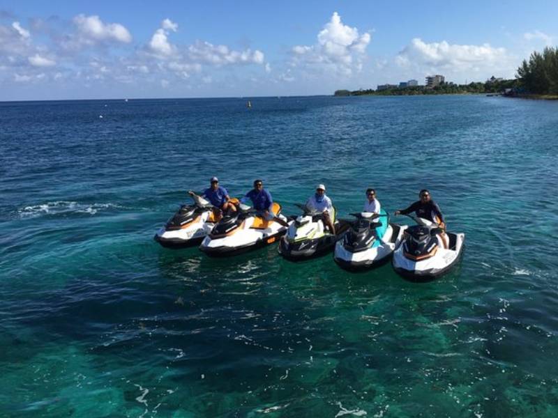 Acuamotos en Bacalar