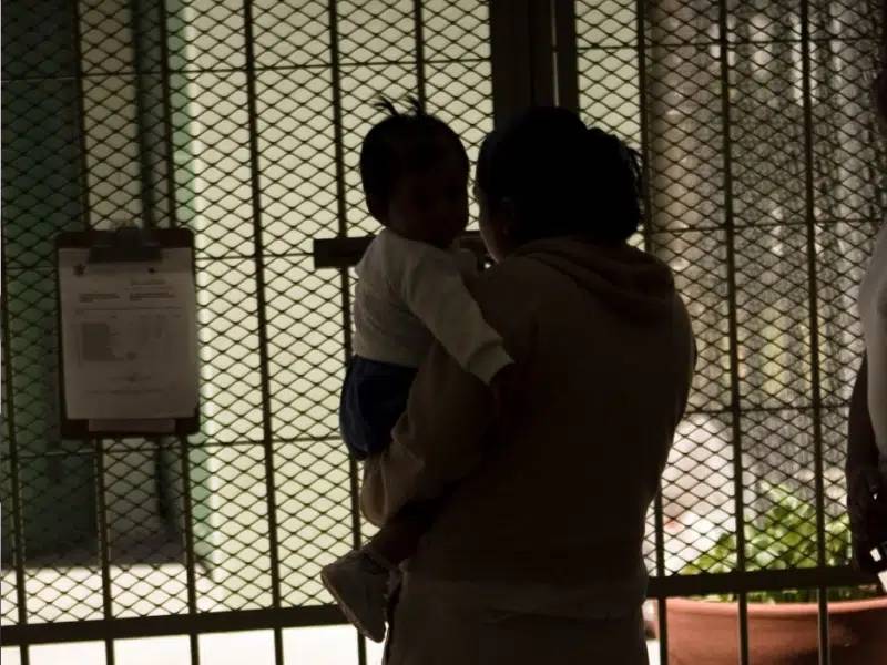 Morena propone guarderías en reclusorios