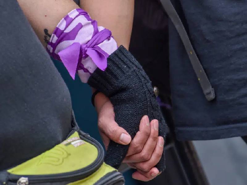 Se combate violencia contra la mujer por convicción no por moda: AMLO