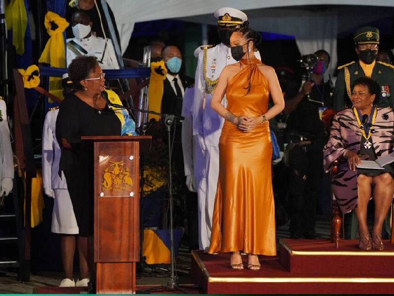 La nueva república de Barbados nombra a Rihanna héroe nacional